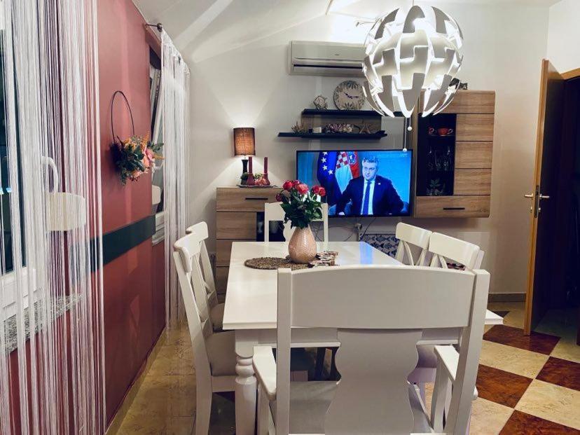 Apartman Silvija ツリクヴェニツァ エクステリア 写真
